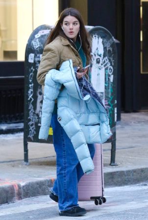 Suri Cruise - Carrying a pink luggage in New York