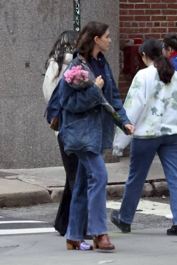 Suri Cruise - Gears up for 18th birthday with pink flowers in hand in New York