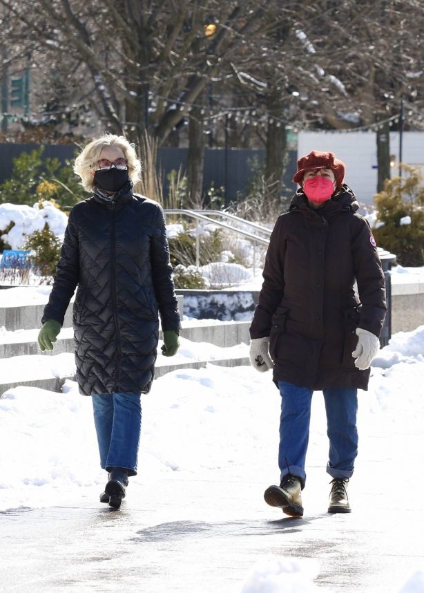 Susan Sarandon and Jessica Lange - Out for a stroll in Manhattan's Downtown