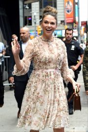Sutton Foster - Outside 'Good Morning America' in New York