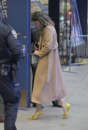 Sutton Foster - Seen arriving at Good Morning America morning show in New York