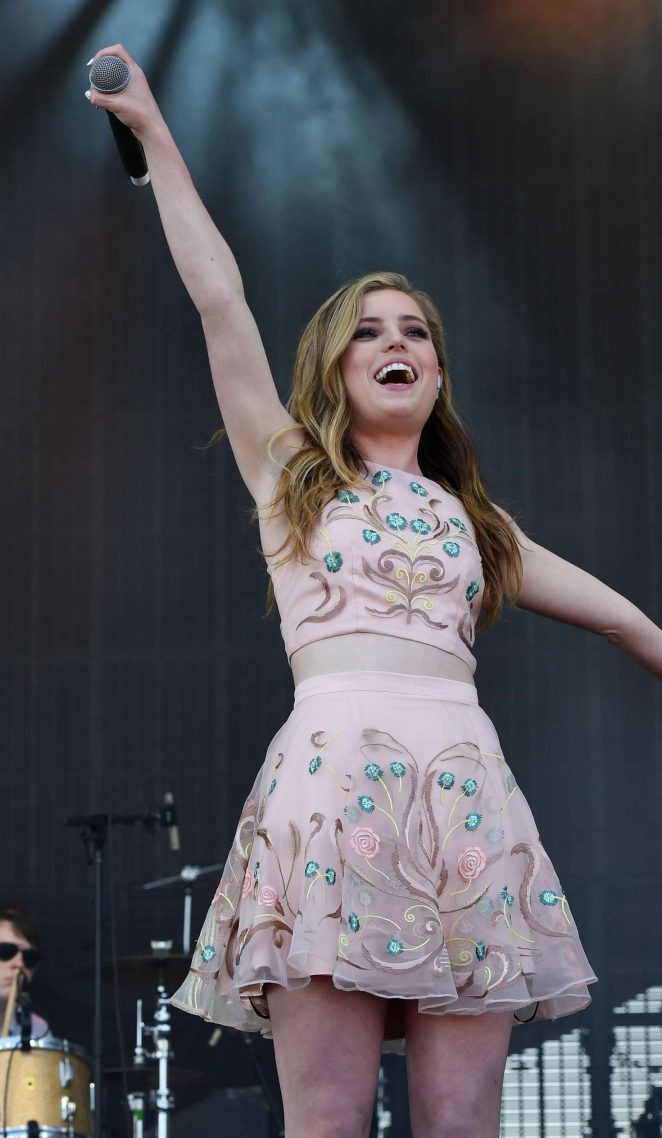 Sydney Sierota - Grandview Stage During the 2016 KAABOO Del Mar in California