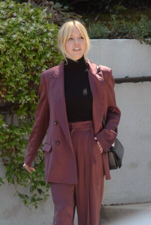 Sydney Sweeney - Seen in business suit in Los Angeles