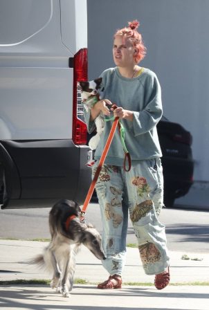 Tallulah Willis - With Rumer out for a stroll in Los Angeles