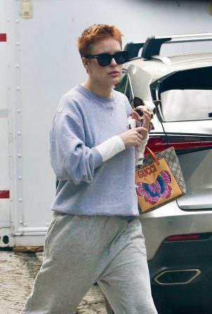 Talulah Willis- Arriving at her sister Rumer's house in Los Angeles
