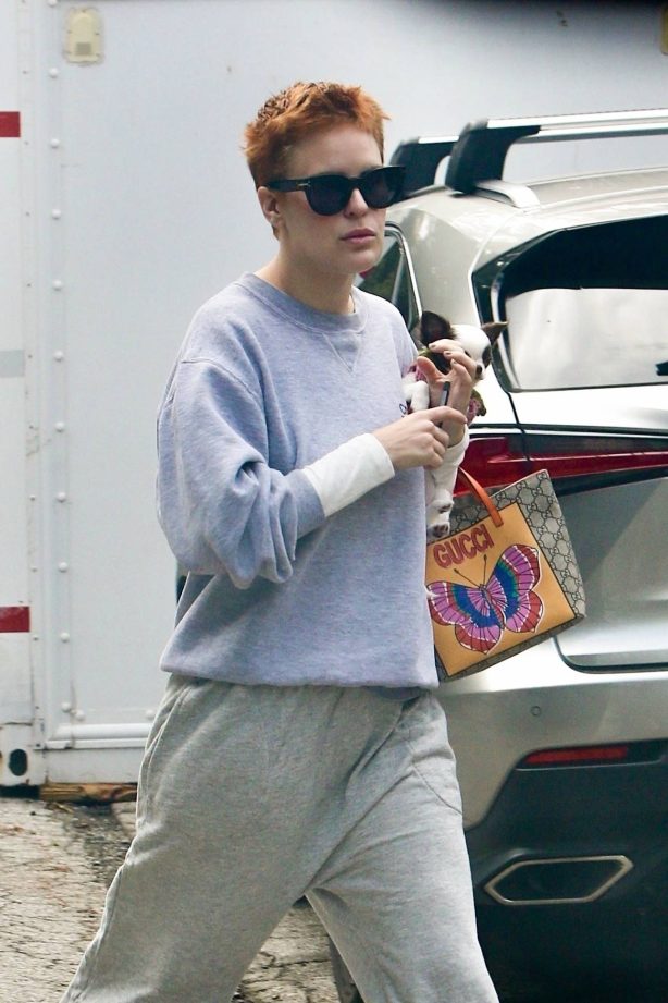 Talulah Willis- Arriving at her sister Rumer's house in Los Angeles