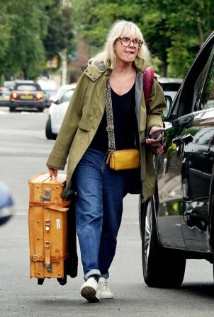 Tamzin Outhwaite - Spotted getting into an Addison Lee cab in London