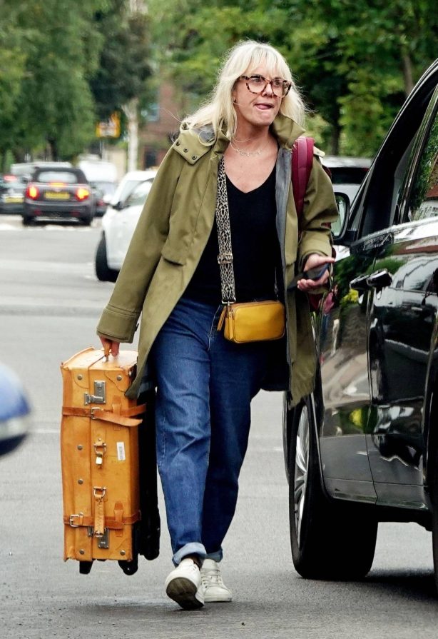 Tamzin Outhwaite - Spotted getting into an Addison Lee cab in London