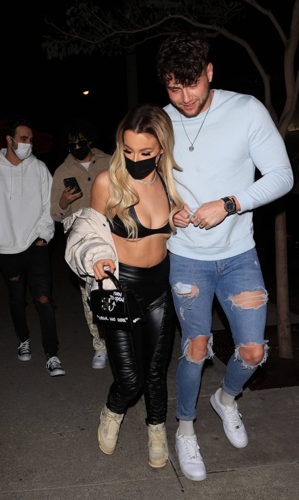 Tana Mongeau - Enjoys a date night at Boa Steakhouse in Los Angeles