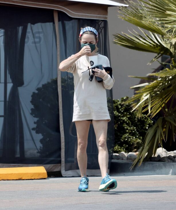 Taryn Manning - Steps out in Palm Springs