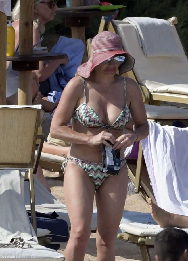 Taylor Dayne in Bikini on the beach in Sardinia