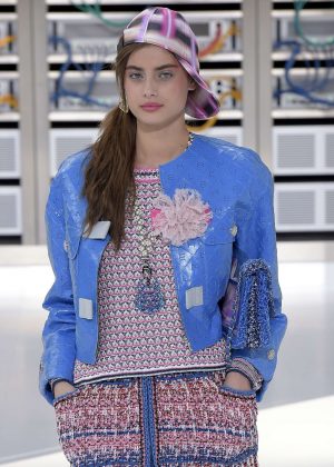 Taylor Hill - Chanel Show Spring Summer 2017 in Paris