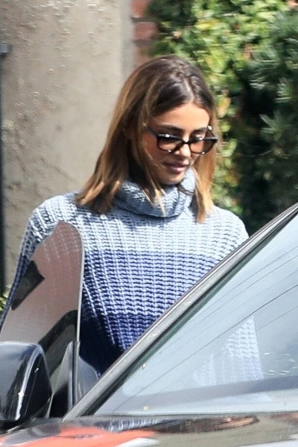 Taylor Hill - With her fiancé Daniel Fryer seen while running errands