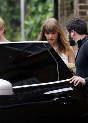 Taylor Swift and boyfriend Joe Alwyn out in London
