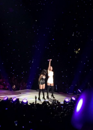 Taylor Swift and Selena Gomez – Performs at 'The 1989 World Tour' in ...