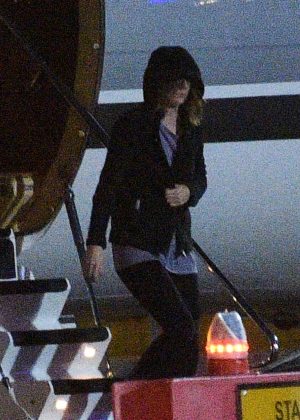 Taylor Swift Arriving at Luton private terminal in London