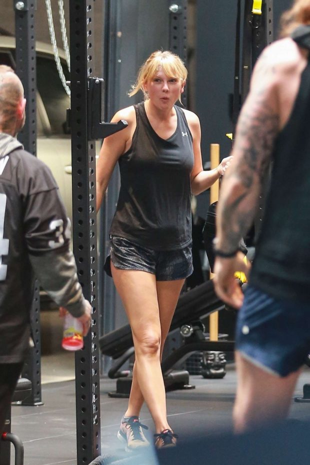 Taylor Swift At The Dogpound Gym 01 Gotceleb
