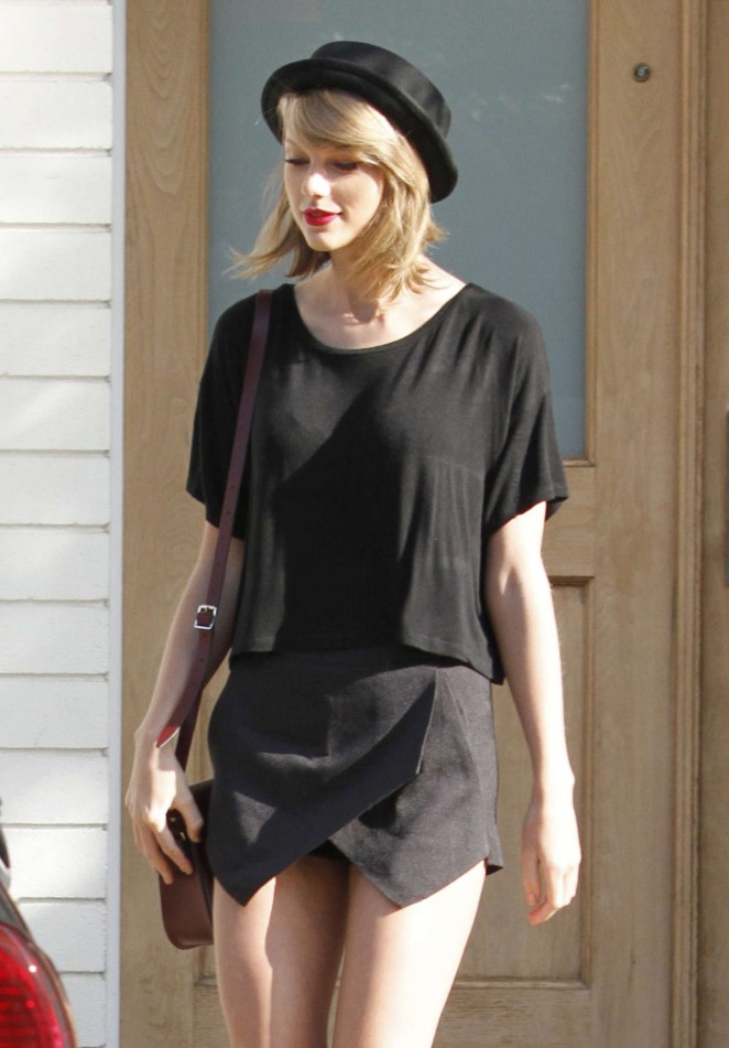 Taylor Swift in Black Mini Skirt Out in Los Angeles