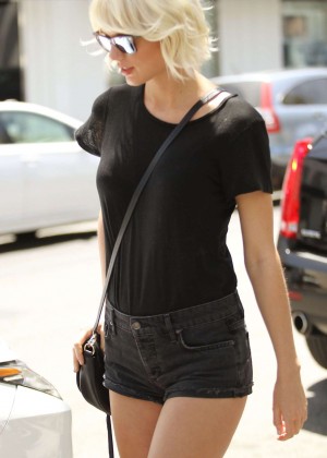 Taylor Swift in Black Shorts at M Cafe in West Hollywood
