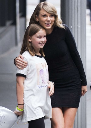 Taylor Swift - Leaving her hotel in Sydney