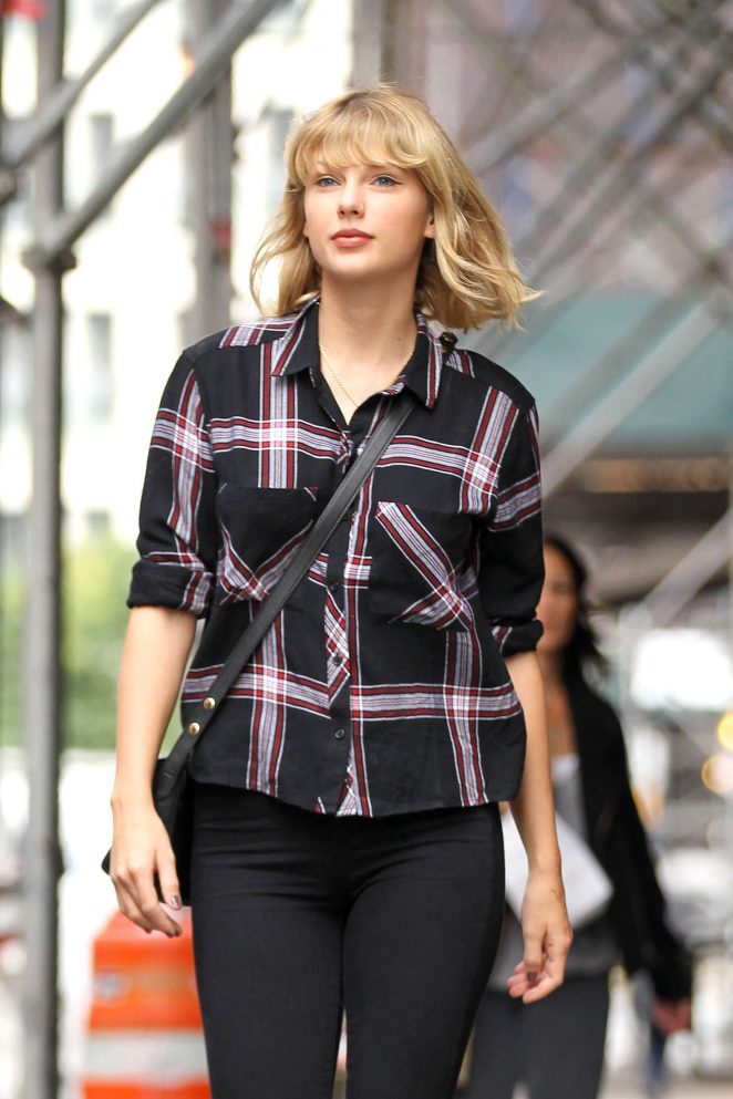 Taylor Swift Leaving her TriBeCa Apartment in NY – GotCeleb