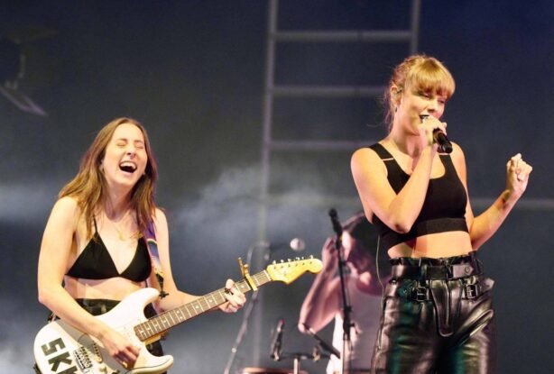 Taylor Swift - Perform at the Haim concert in London