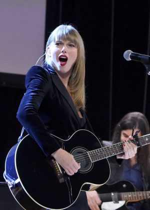 Taylor Swift - Performing at Ally Coalition Talent Show benefit concert in NYC
