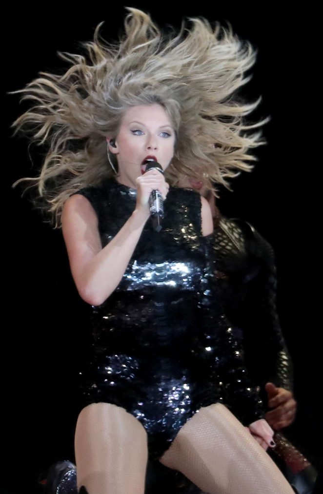 Taylor Swift - Performs at Reputation Stadium Tour in Santa Clara