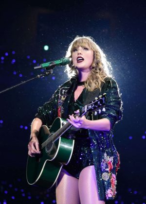 Taylor Swift - Performs at Reputation Stadium Tour in Tokyo