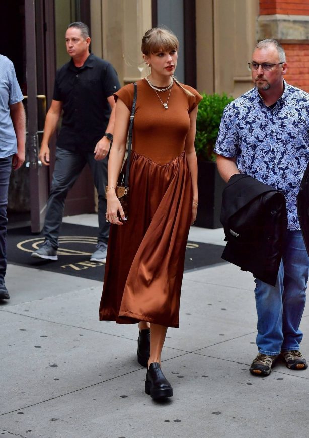 Taylor Swift - Pictured in a chic brown dress at Zero Bond restaurant in New York