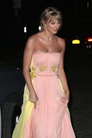 Taylor Swift - Returns home after performing at the Time 100 Gala in NY