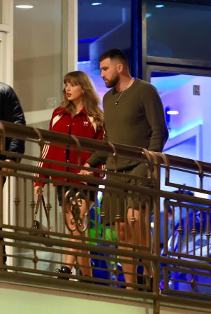 Taylor Swift - Seen at Sushi Park in Lis Angeles