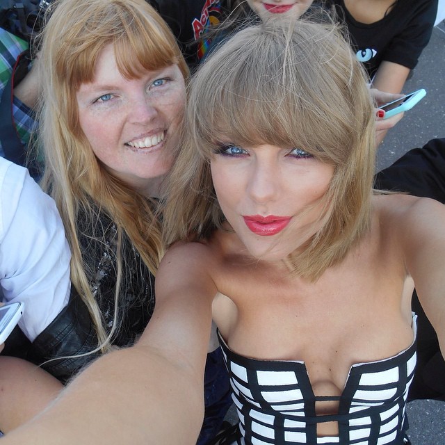 Taylor Swift - Selfie with a Fan
