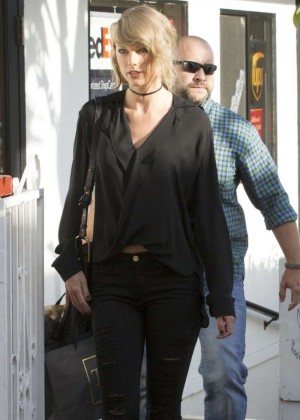 Taylor Swift - Shopping in Brentwood