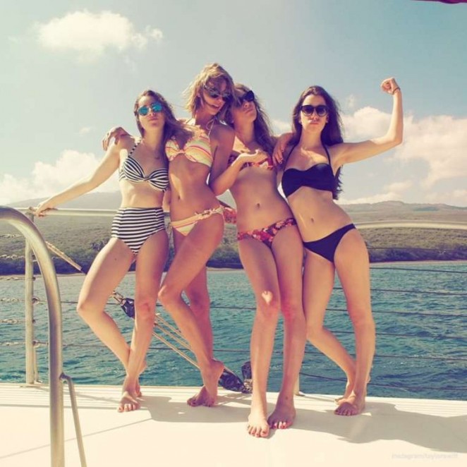 Taylor Swift - Wearing Bikini in Vacation