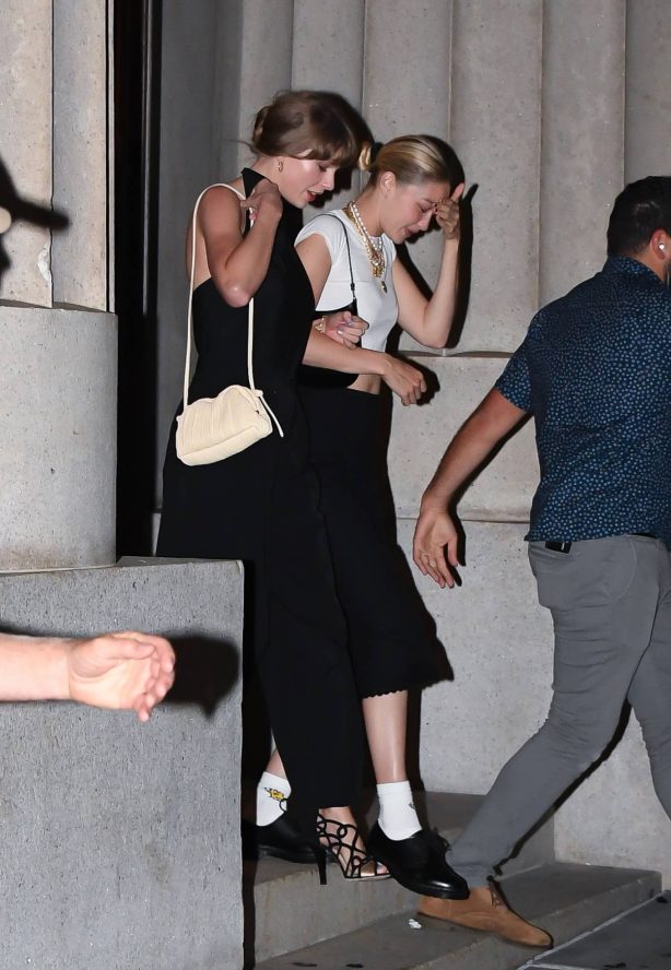 Taylor Swift - With Gigi Hadid out for a girls night at Nobu in New York