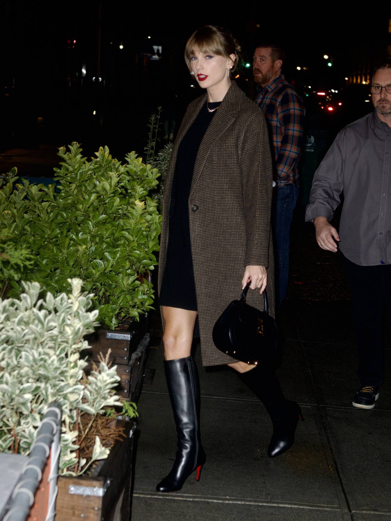 Taylor Swift 2023 : Taylor Swift – With Laura Dern, Greta Gerwig and Zoe Kravitz at Il Buco in New York-08