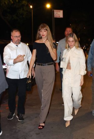 Taylor Swift - With Sophie Turner at Hotel Barriere Fouquet’s in New York