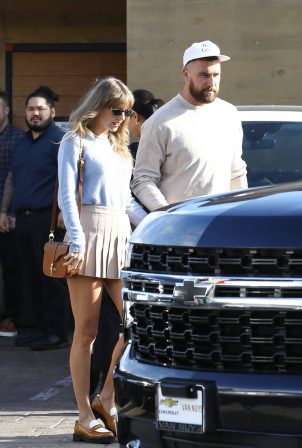 Taylor Swift - With Travis Kelce on romantic lunch date at Nobu Malibu