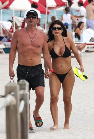 Teresa Giudice - Seen with her husband Luis Ruelas on a beach in Miami