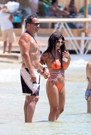 Teresa Giudice - Seen with her husband Luis Ruelas on beach holiday out in Mykonos