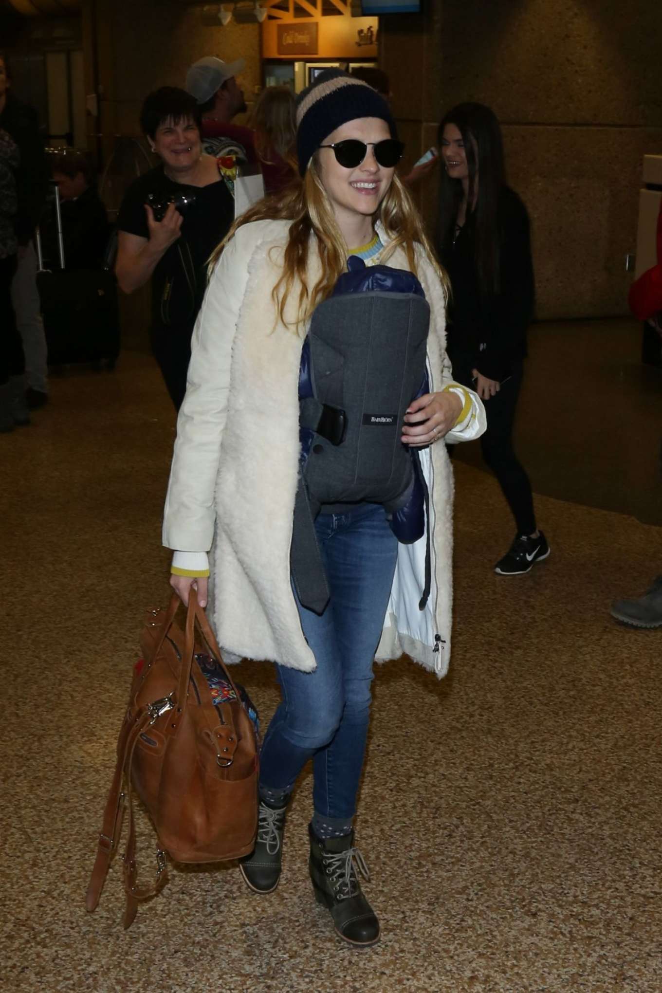 Teresa Palmer - Arriving at Salt Lake City Airport