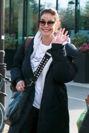 Teri Hatcher - Seen leaving her hotel after Paris Fan Festival