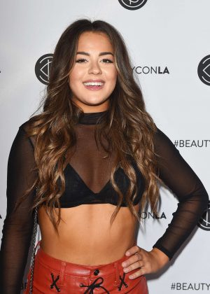 Tessa Brooks - 2017 Beautycon Festival in Los Angeles