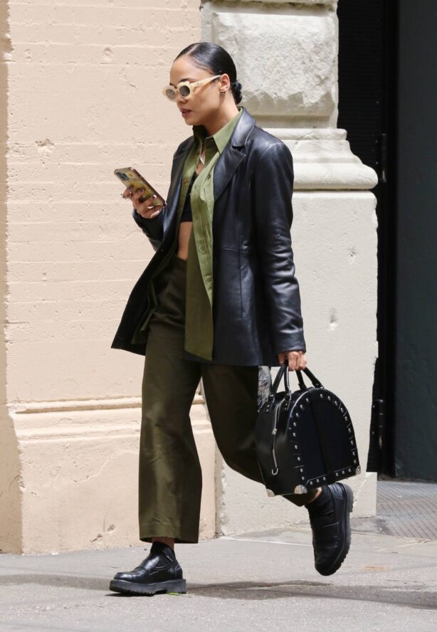 Tessa Thompson - Wear quirky sunglasses while shopping in Manhattan’s Soho area