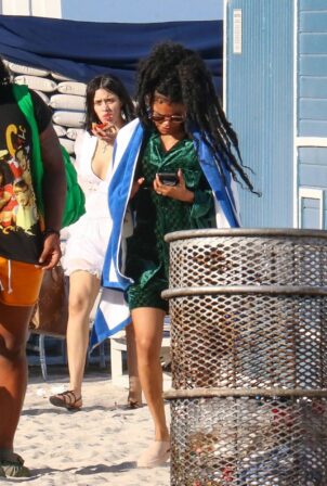 Teyana Taylor - Seen at the beach with friends in Miami Beach