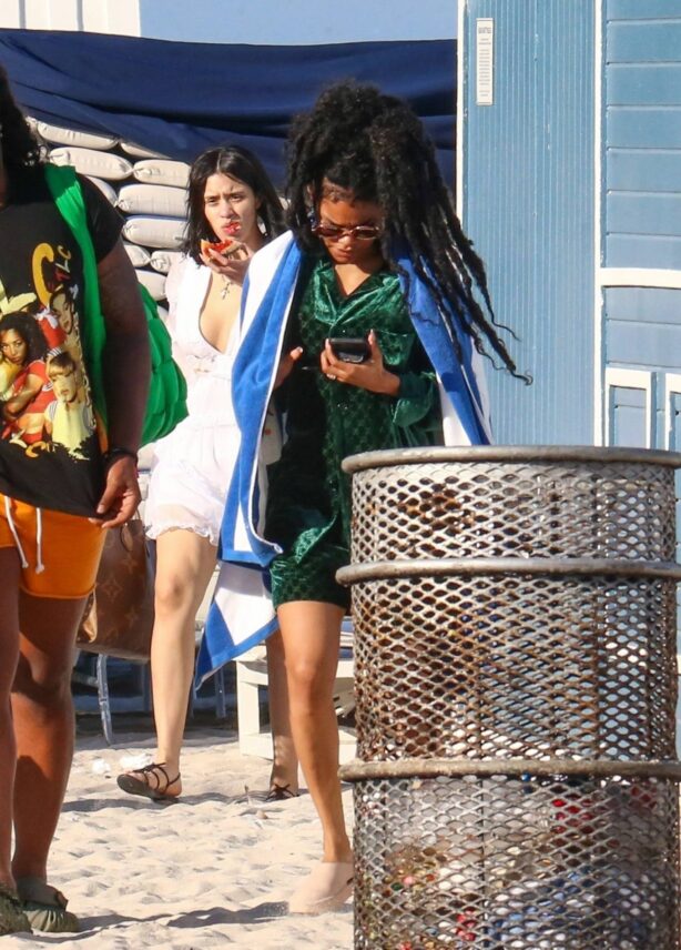 Teyana Taylor - Seen at the beach with friends in Miami Beach