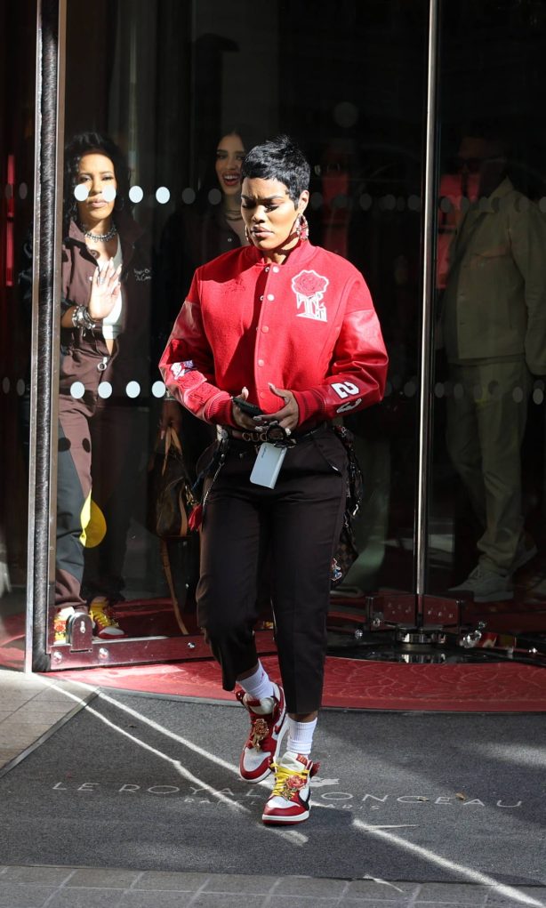 Teyana Taylor - Spotted at restaurant in Paris