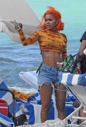 Teyana Taylor - Spotted on the beach in Miami Beach