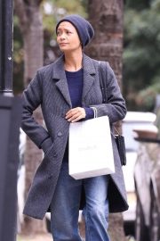 Thandie Newton - Shopping for her children in London